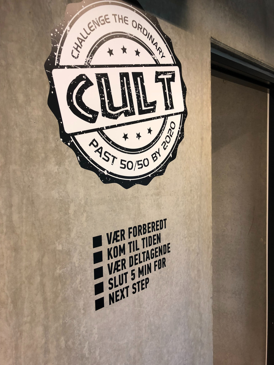 Vægdekoration Cult