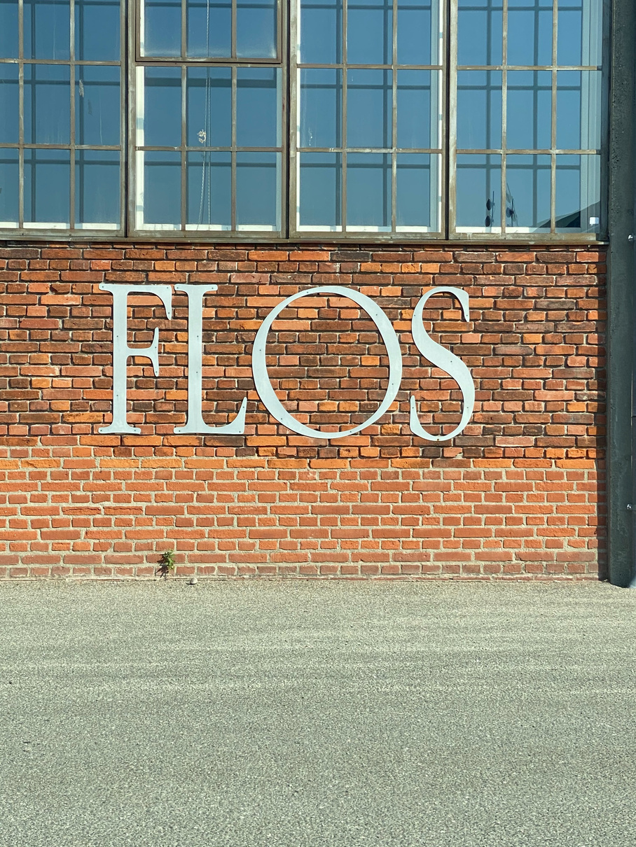 Skilt for Flos
