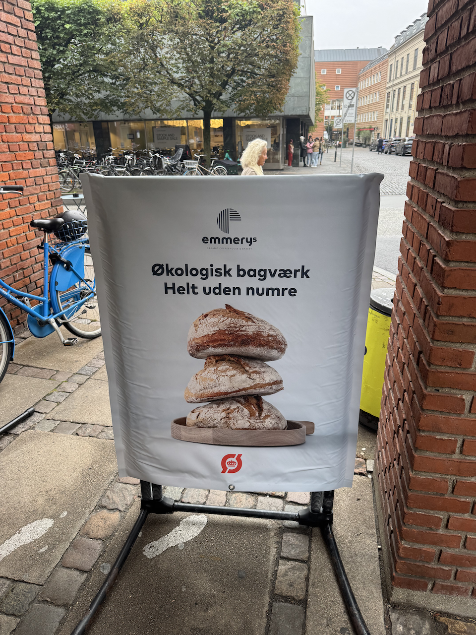 Gadeskilt med vandresistent skiltepose