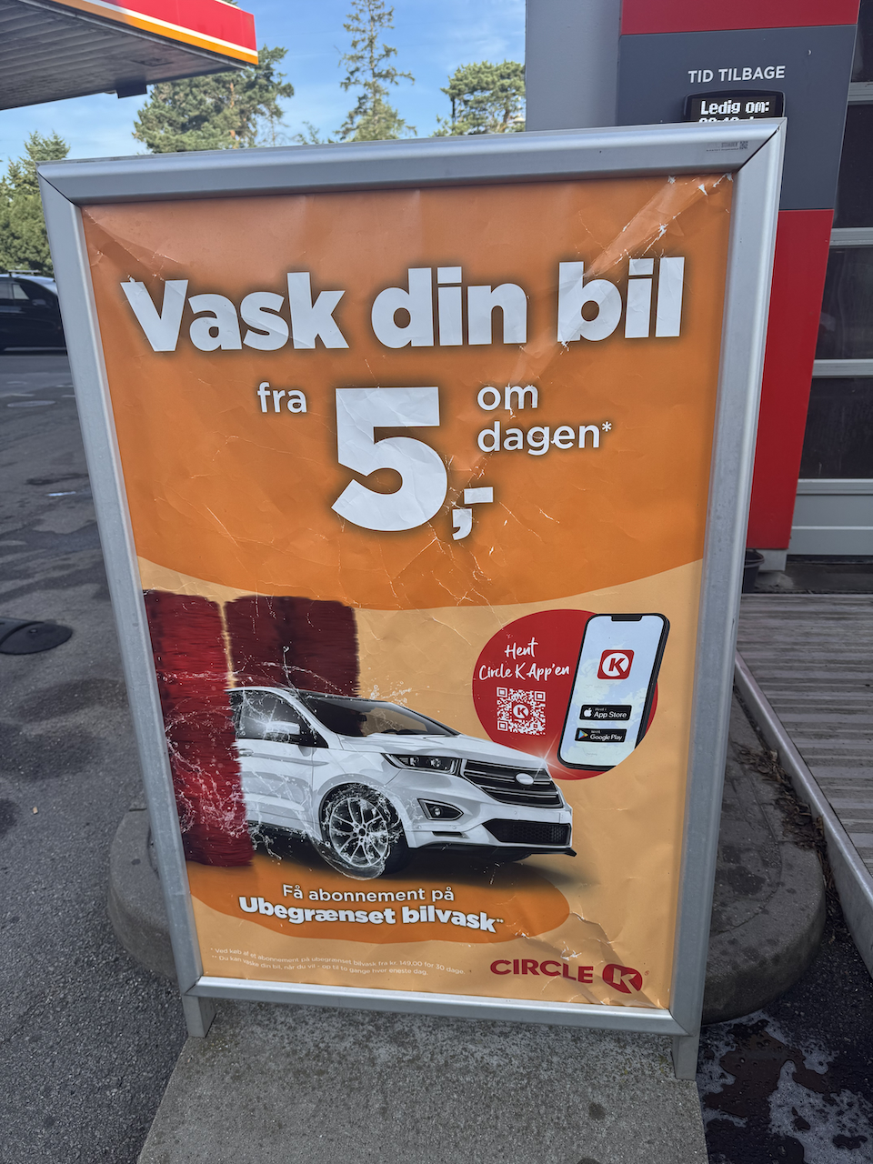 Gadeskilt hvor plakaten er svær at skifte